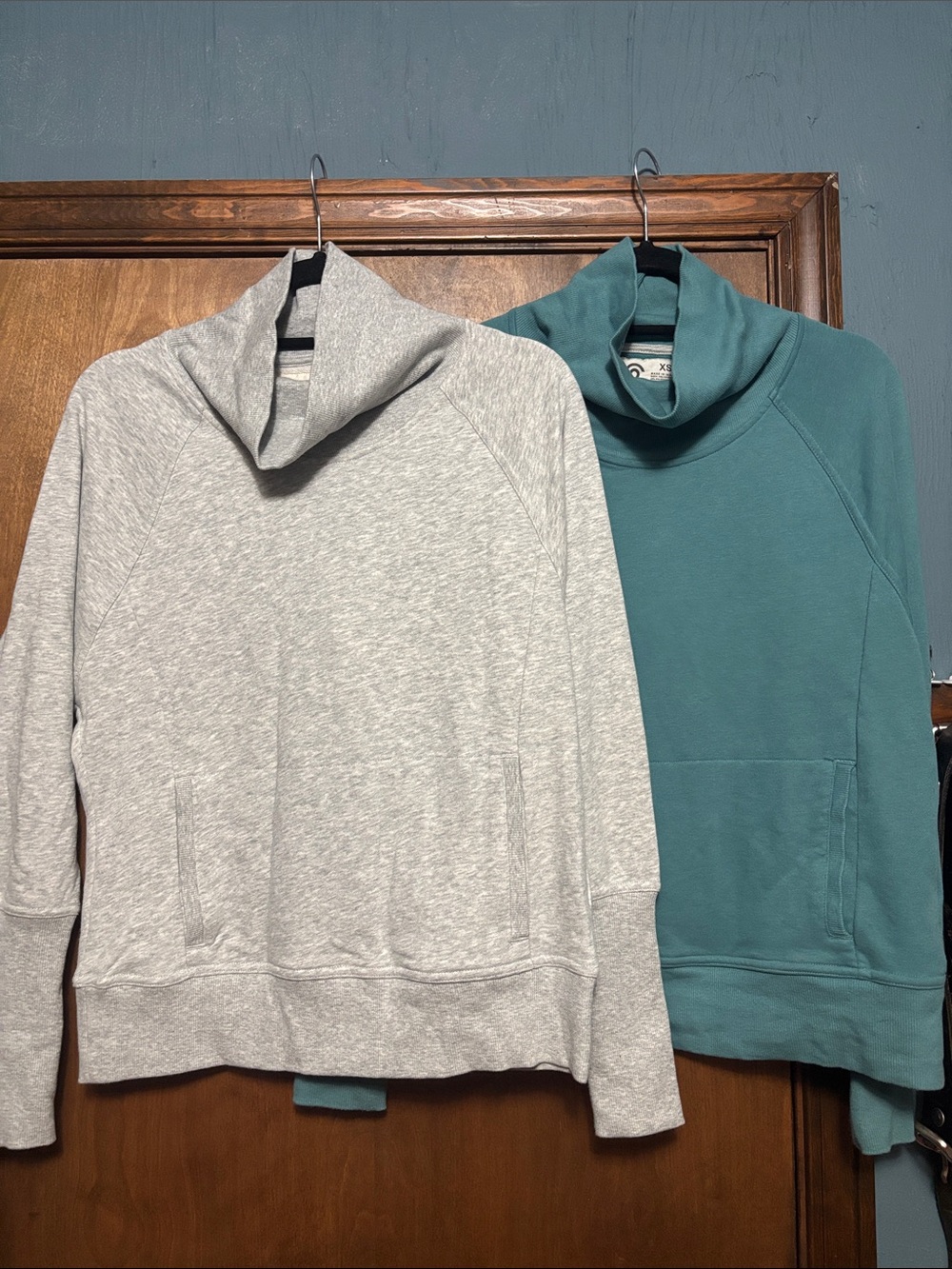 CHAMPION 1NWT HEATHER GRAY-
1NWOT AQUA FRENCH TERRY FUNNEL NECK PULLOVER XS